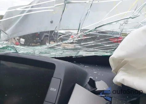 2005 Toyota Prius from USA, damaged, VIN JTDKB20UX53005018